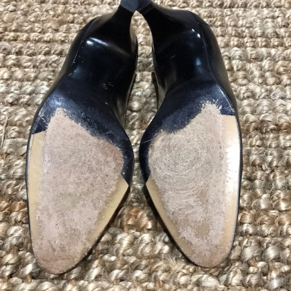 Vintage Salvatore Ferragamo Black Leather Heels Size 8 NARROW